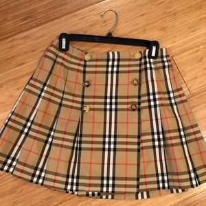 Burberry Pleated skirt